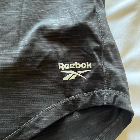 Like new Reebok top - Picture 3 of 3